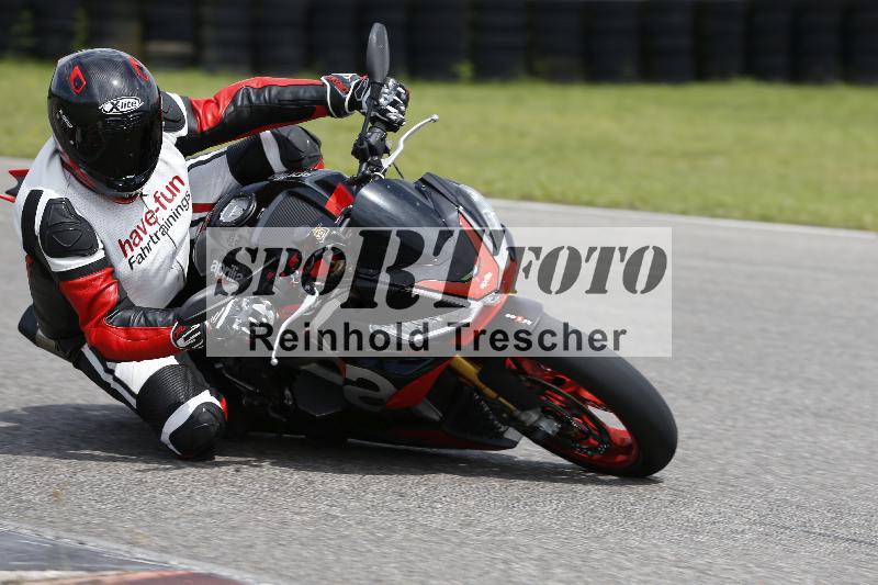 /Archiv-2024/29 12.06.2024 MOTO.CH Track Day ADR/Gruppe blau/Team